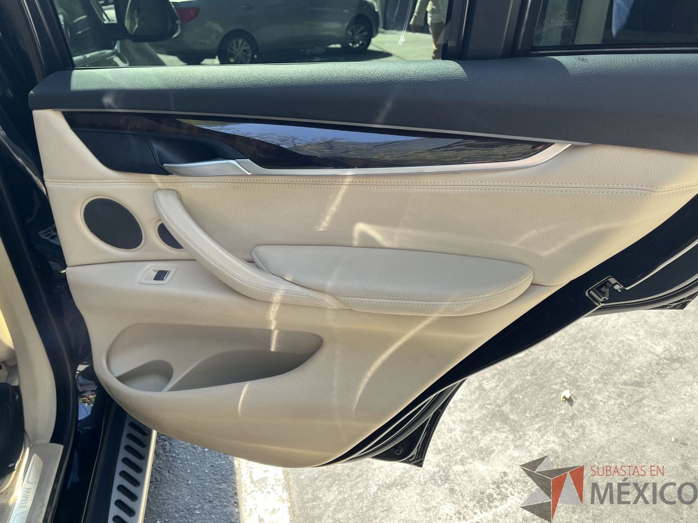 Lote 001 - Camioneta BMW X5 xDrive50iA Security Automático 2015 (Nivel de resistencia VR4) - Imagen 24