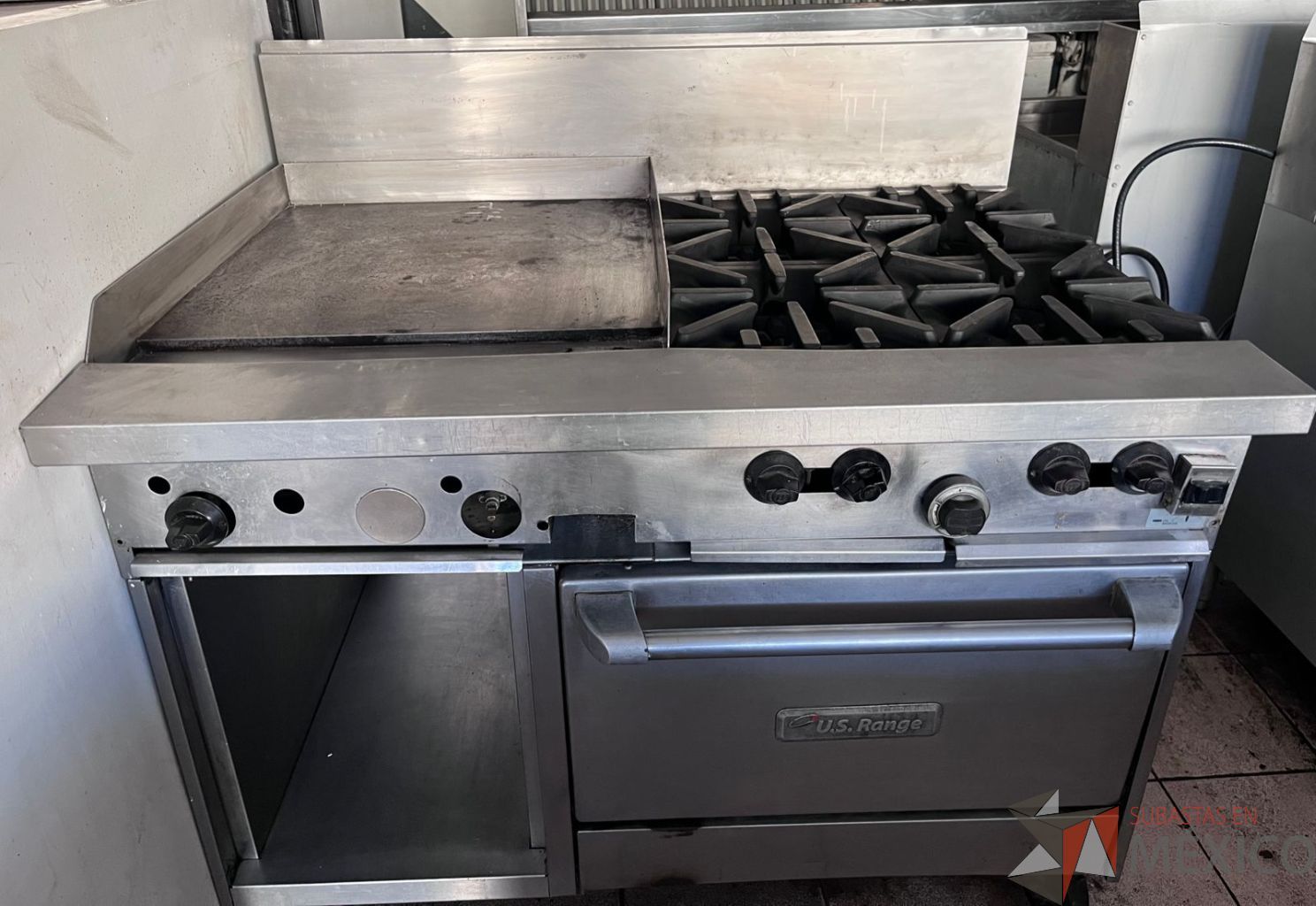 Lote 013 - Estufa 4 quemadores con horno 24" y plancha 24" (una pieza) US Range, Modelo: G.GF U Series - Imagen 3