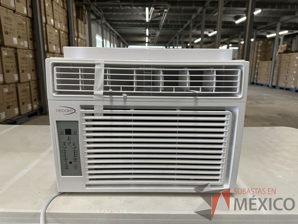Lote 032 - Aire Acondicionado tipo Ventana NEOAIRE, Modelo: NAW122M20, 12000 BTU, 230v