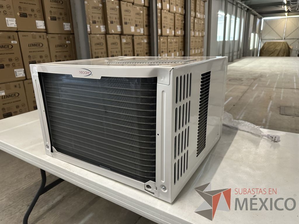 Lote 030 - 3 Equipos de Aires Acondicionados tipo ventana Neoaire NAW121, 1 Ton, Frío, 110 Volts - Imagen 4