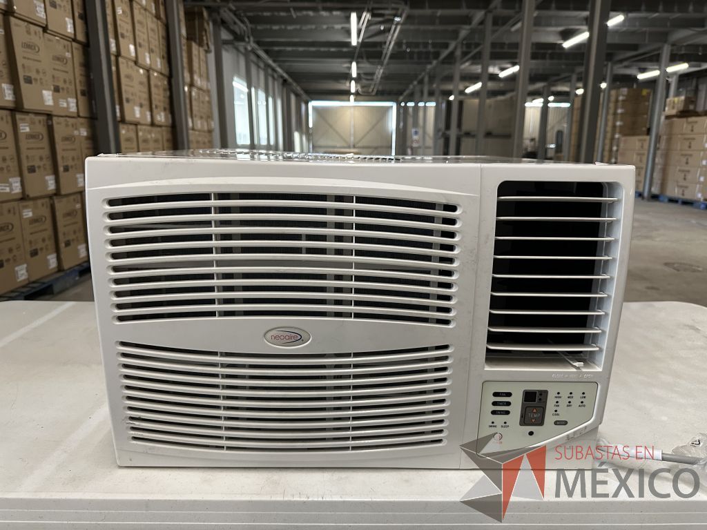 Lote 024 - Equipo de Aire Acondicionado tipo ventana Neoaire NAW122, 1 Ton, Frío, 220 Volts