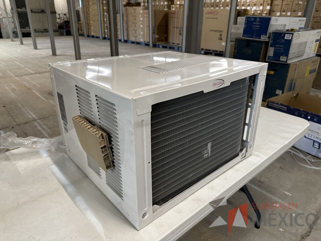 Lote 043 - Aire Acondicionado tipo Ventana NEOAIRE, Modelo: NAW122, 12000 BTU, 220v - Imagen 21