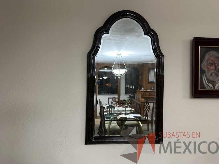 Lote 006 - Set con 1 espejo, 1 silla fija y y 1 mesa con cubierta de vidrio - Imagen 10