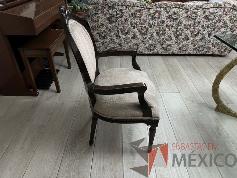 Lote 006 - Set con 1 espejo, 1 silla fija y y 1 mesa con cubierta de vidrio - Imagen 13