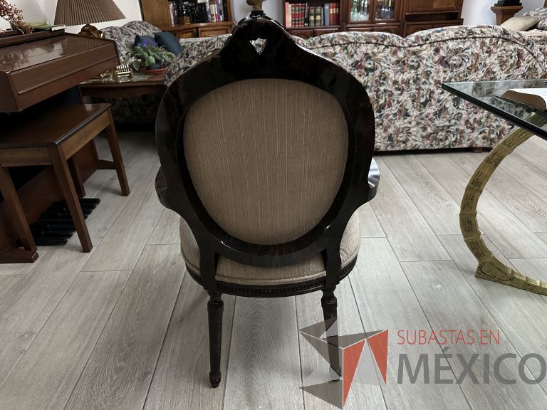 Lote 006 - Set con 1 espejo, 1 silla fija y y 1 mesa con cubierta de vidrio - Imagen 15