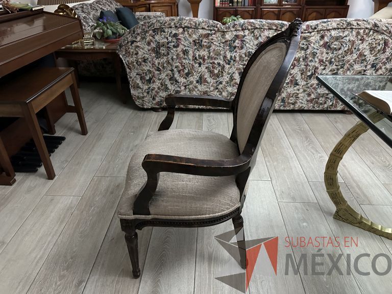 Lote 006 - Set con 1 espejo, 1 silla fija y y 1 mesa con cubierta de vidrio - Imagen 16