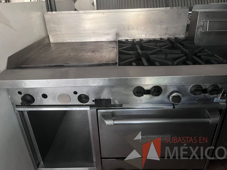Lote 013 - Estufa 4 quemadores con horno 24" y plancha 24" (una pieza) US Range, Modelo: G.GF U Series