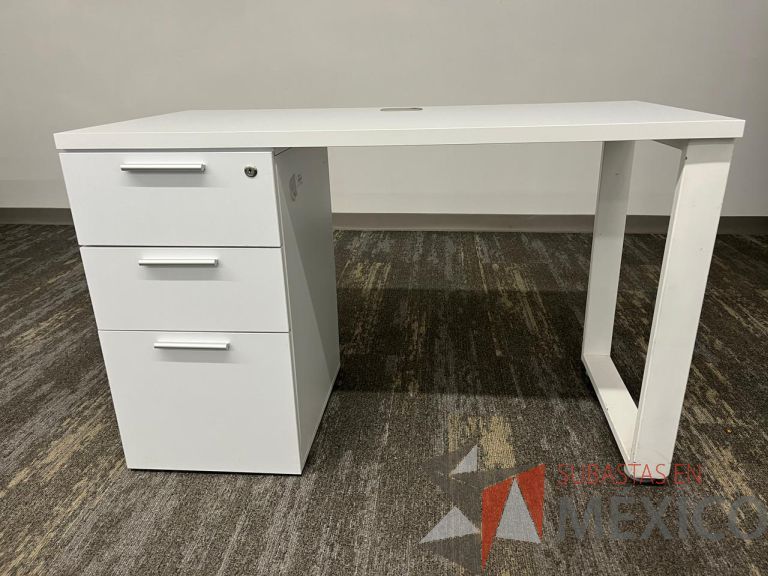 Lote 150 - Mesa de trabajo, estructura metálica con archivero de 3 cajones - Imagen 2