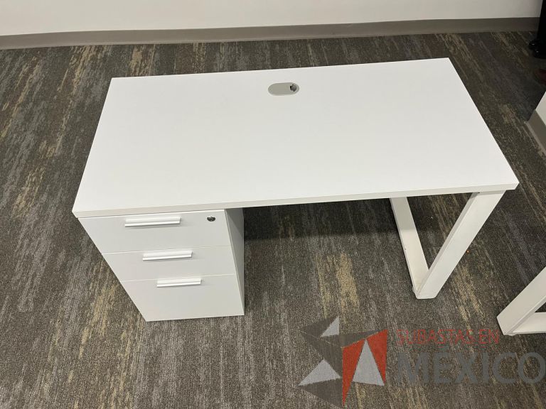 Lote 150 - Mesa de trabajo, estructura metálica con archivero de 3 cajones - Imagen 8