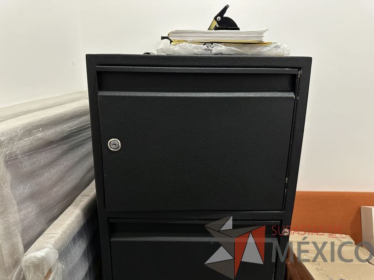 Lote 001 - Archivero con caja fuerte y 3 cajones - Imagen 2