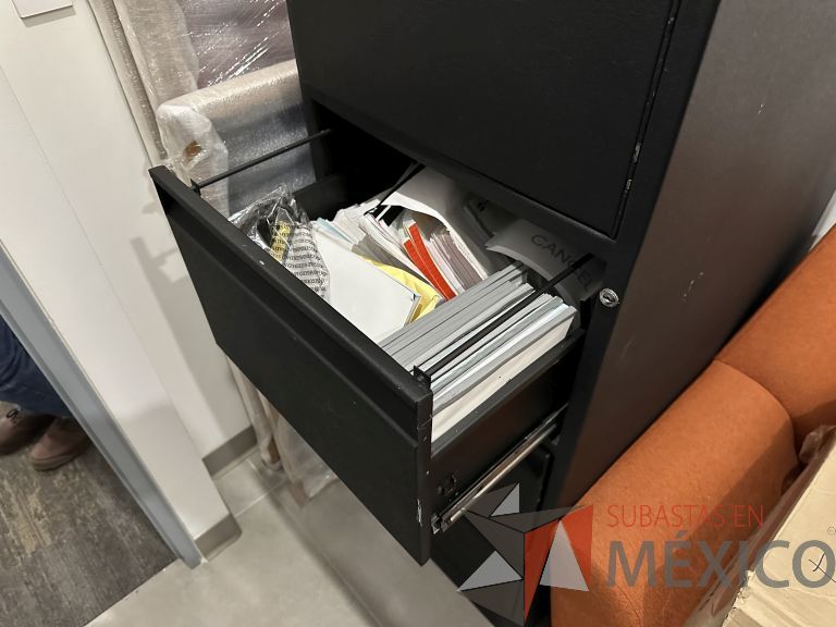 Lote 001 - Archivero con caja fuerte y 3 cajones - Imagen 8