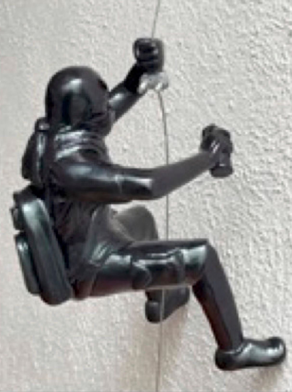 Lote 038 - Grafitero - Mr. Niuk - Escultura
