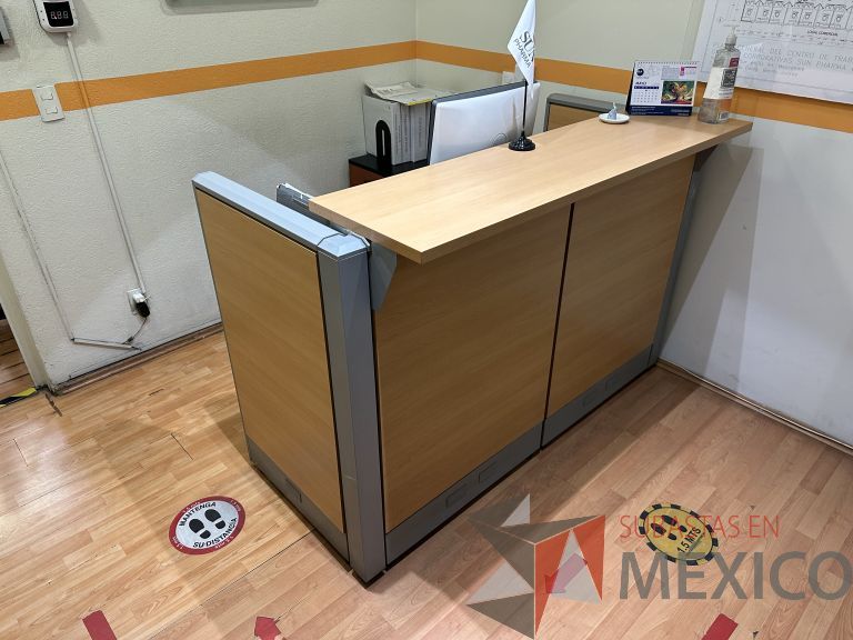 Lote 004 - Mueble de recepción, con archivero de pedestal de 3 cajones y repisa - Imagen 3