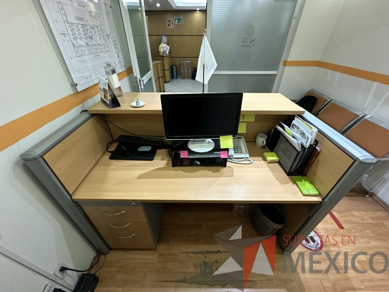 Lote 004 - Mueble de recepción, con archivero de pedestal de 3 cajones y repisa - Imagen 12