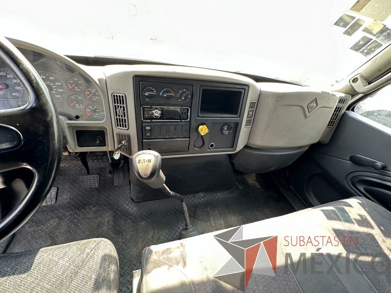 Lote 001 - Camión International 4300, Caja Seca con Hidro Rampa, Año 2016, 372,162 Km - Imagen 8
