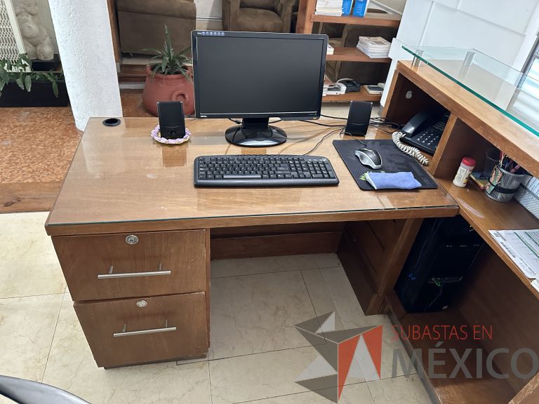 Lote 048 - Mueble de recepción con 1 archivero de 2 cajones y repisa de vidrio - Imagen 8