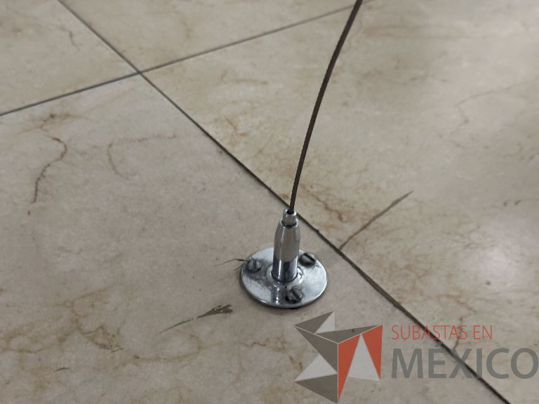 Lote 049 - Mesa de cristal suspendida - Imagen 6