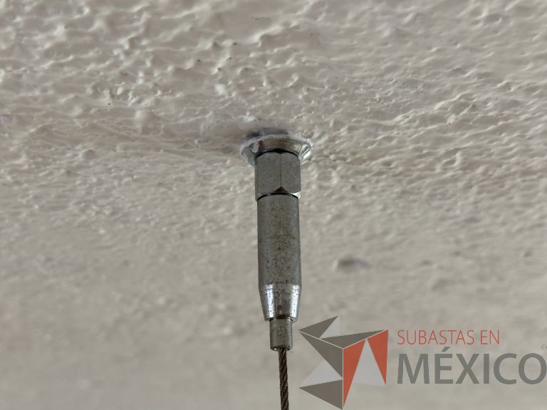 Lote 049 - Mesa de cristal suspendida - Imagen 9