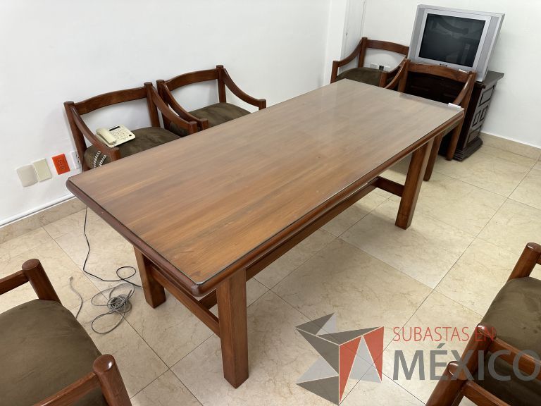 Lote 057 - Mesa de sala de juntas para 6 personas con cubierta de cristal - Imagen 4
