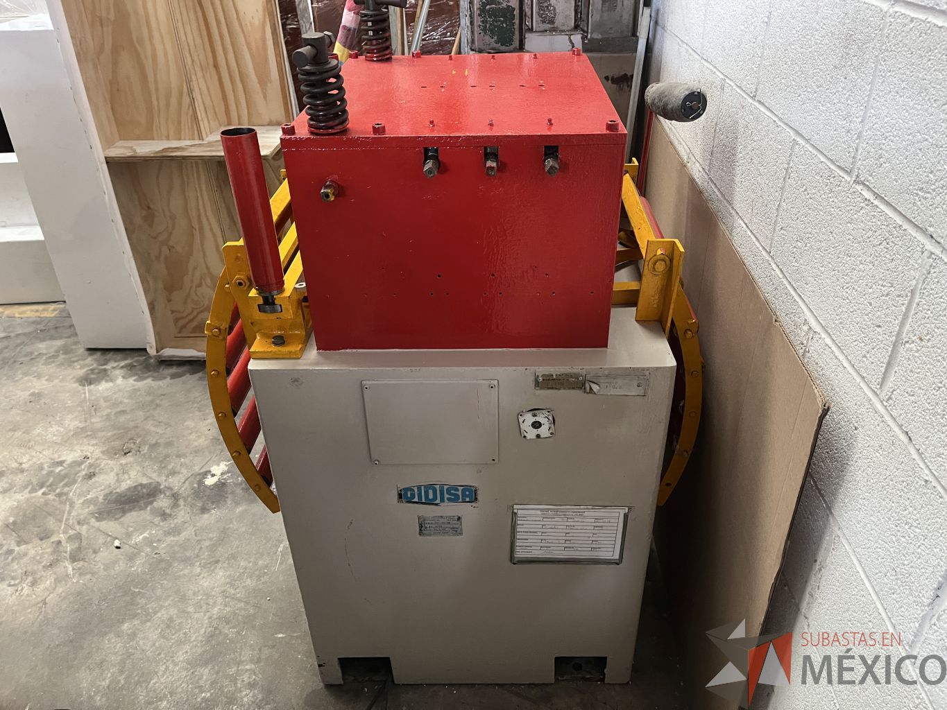 Lote 003 - Enderezadora de lámina en rollo 18” de ancho, motor de 3HP 7 rodillos enderezadores y dos tractores, Año 91 - Imagen 7