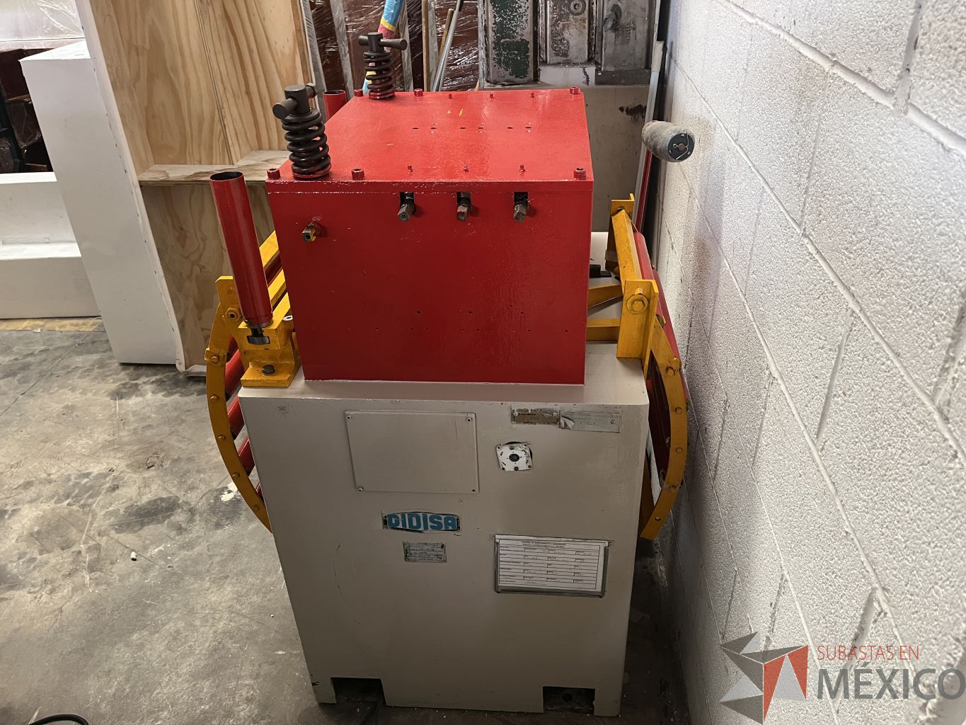 Lote 003 - Enderezadora de lámina en rollo 18” de ancho, motor de 3HP 7 rodillos enderezadores y dos tractores, Año 91 - Imagen 6