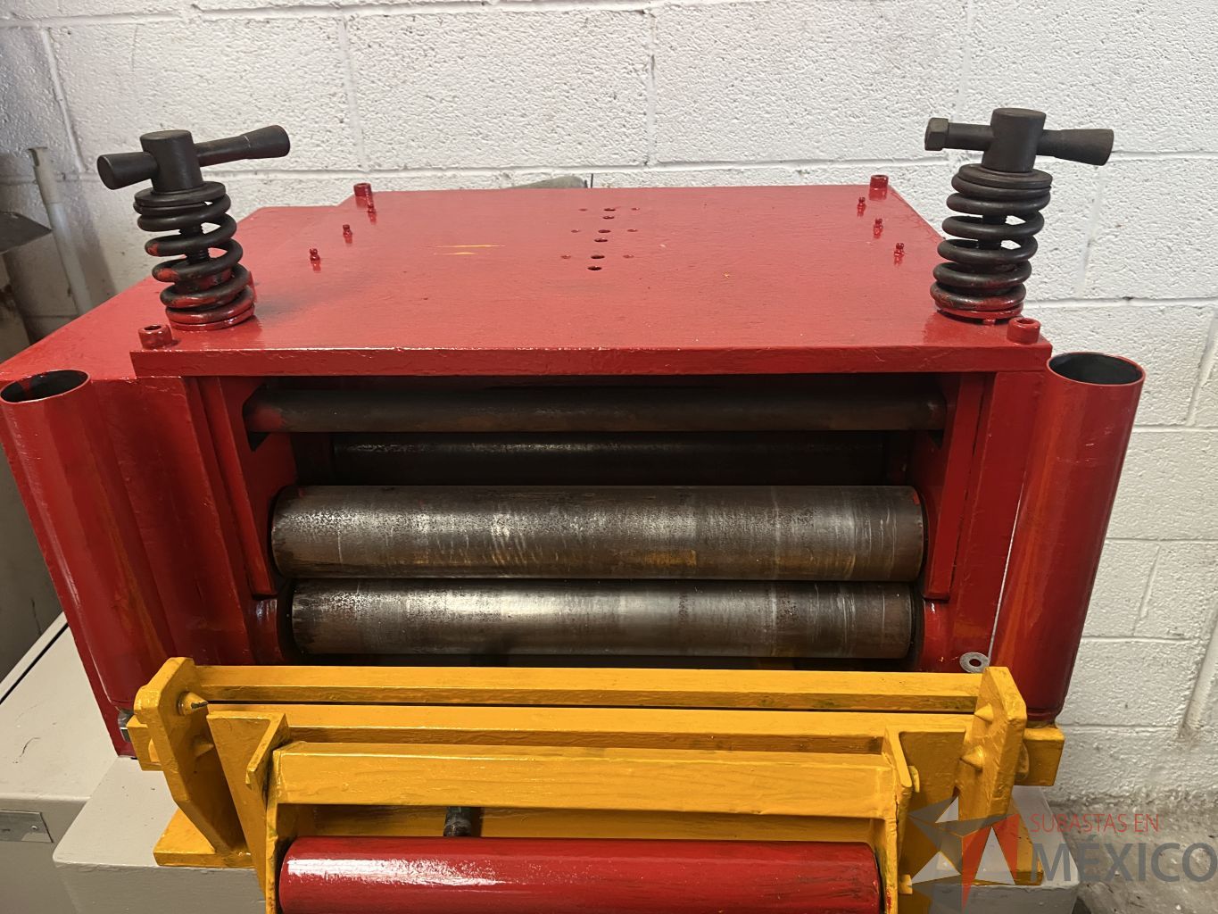 Lote 003 - Enderezadora de lámina en rollo 18” de ancho, motor de 3HP 7 rodillos enderezadores y dos tractores, Año 91 - Imagen 3