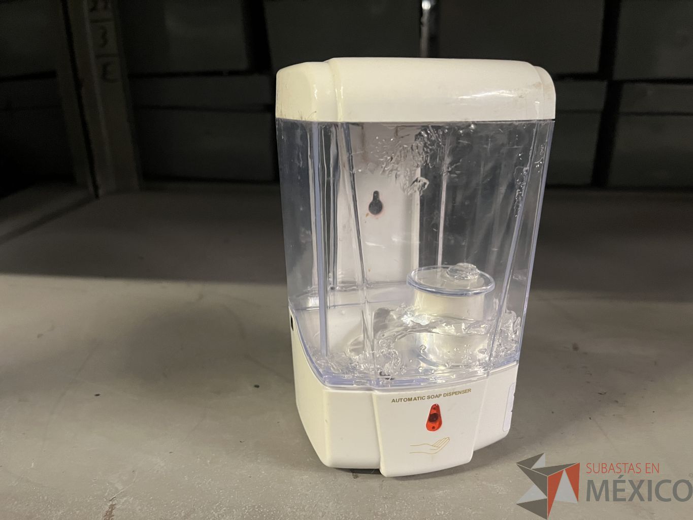 Lote 003 - 12 Termómetros digitales, 5 Despachadores de gel y 41 Torres metálicas para colocar despachador de gel - Imagen 20