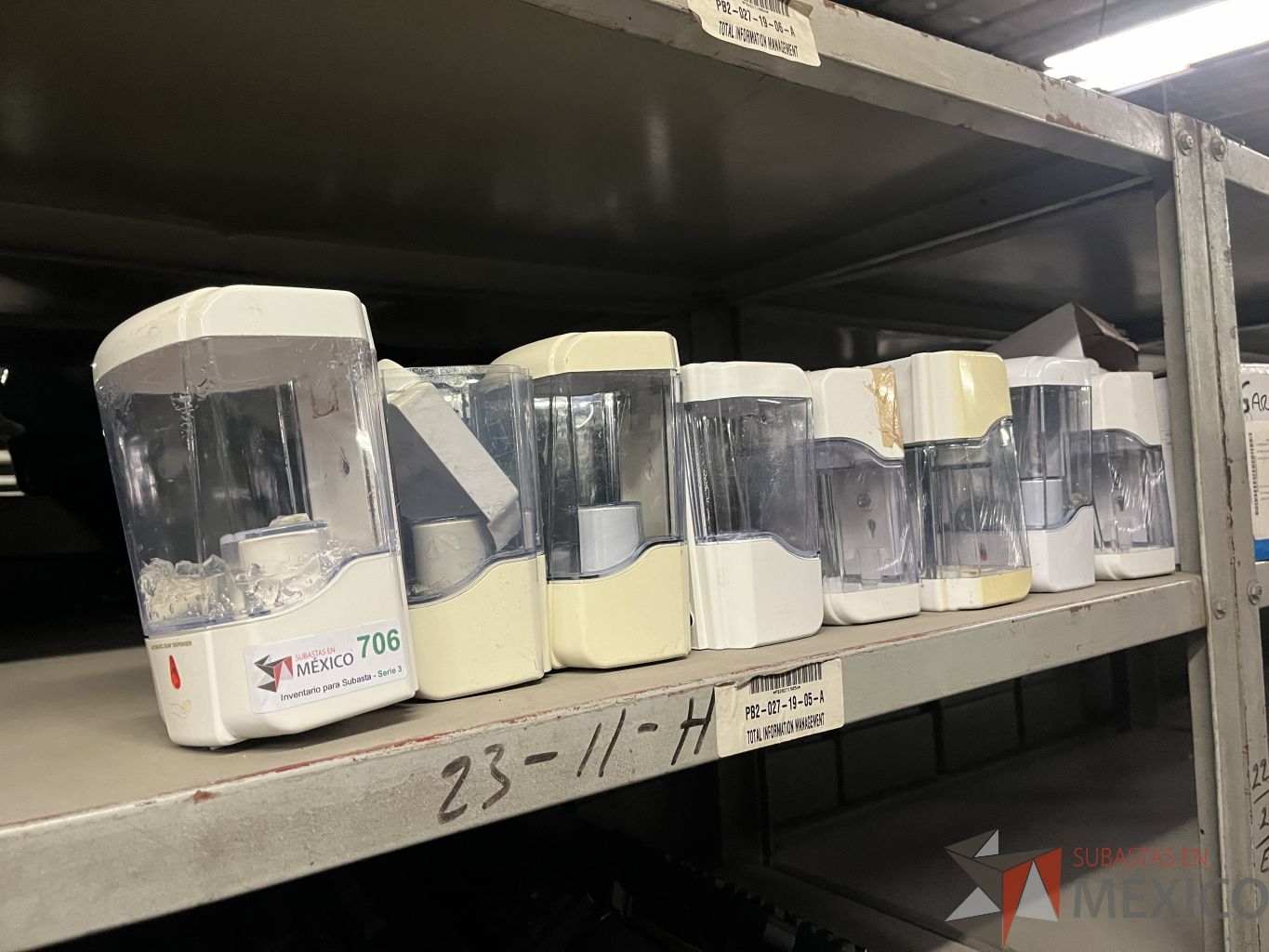 Lote 003 - 12 Termómetros digitales, 5 Despachadores de gel y 41 Torres metálicas para colocar despachador de gel - Imagen 17