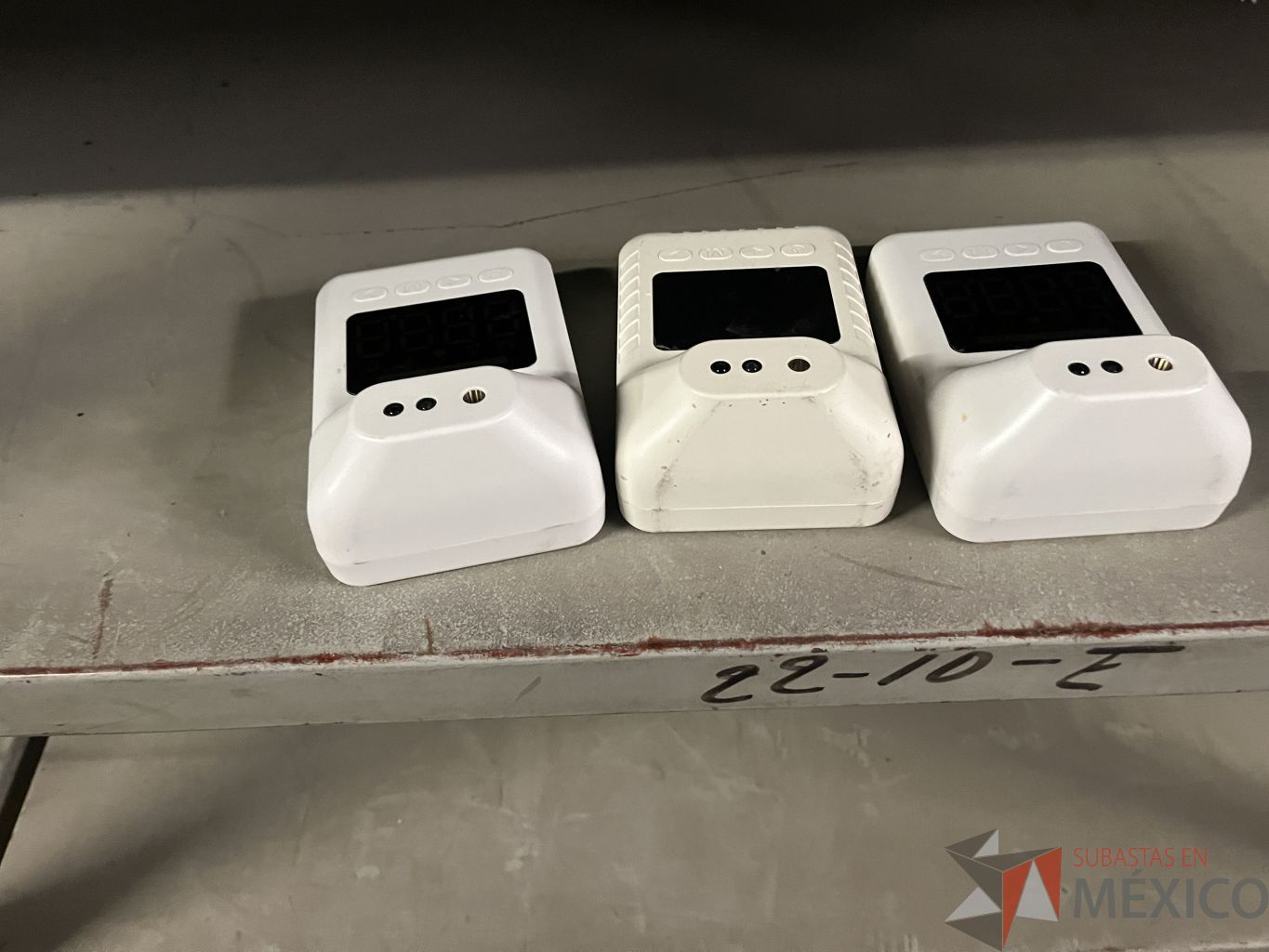 Lote 003 - 12 Termómetros digitales, 5 Despachadores de gel y 41 Torres metálicas para colocar despachador de gel - Imagen 10