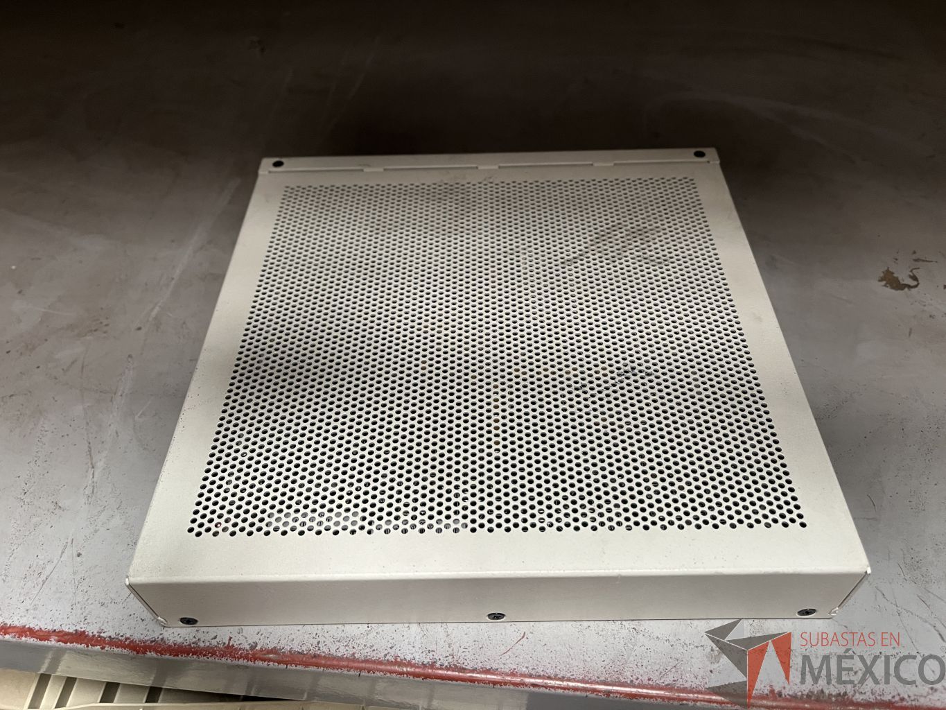 Lote 012 - Lote con 37 Artículos, Access point, Firewall, Conmutador, Tapetes, etc... - Imagen 45