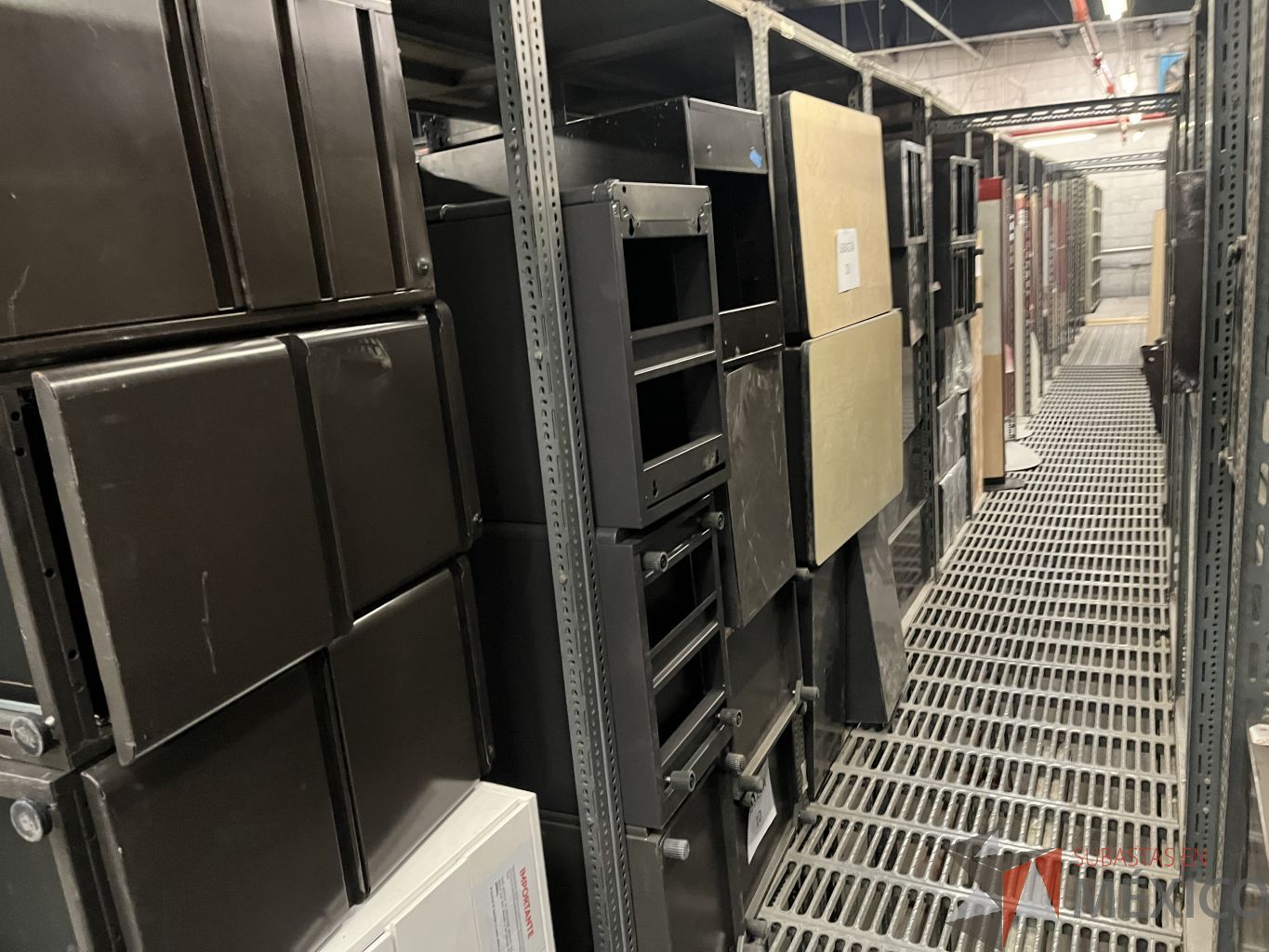 Lote 048 - Lote con 39 Artículos, Archiveros y Gabinetes metálicos - Imagen 16