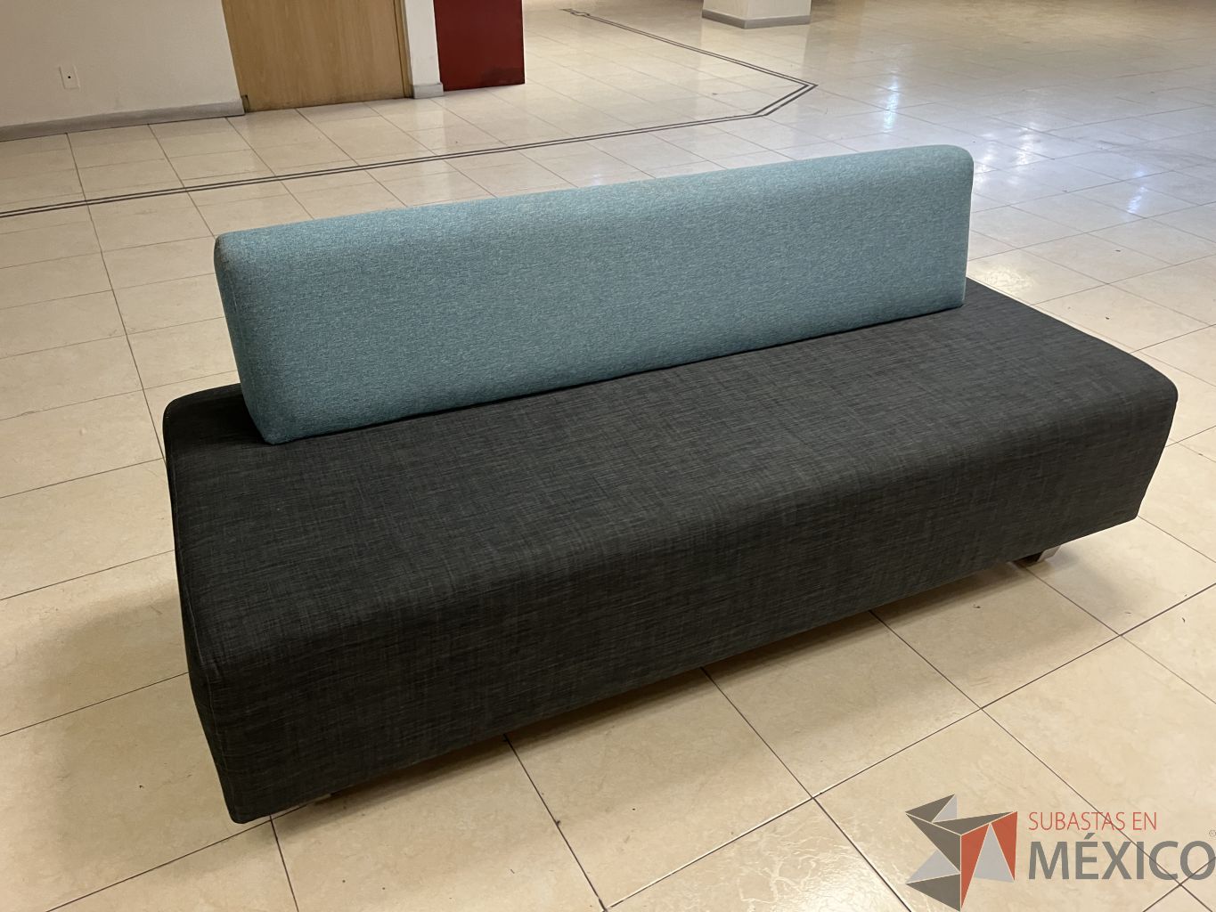 Lote 023 - 5 Sillones de 3 plazas con asiento y respaldo
