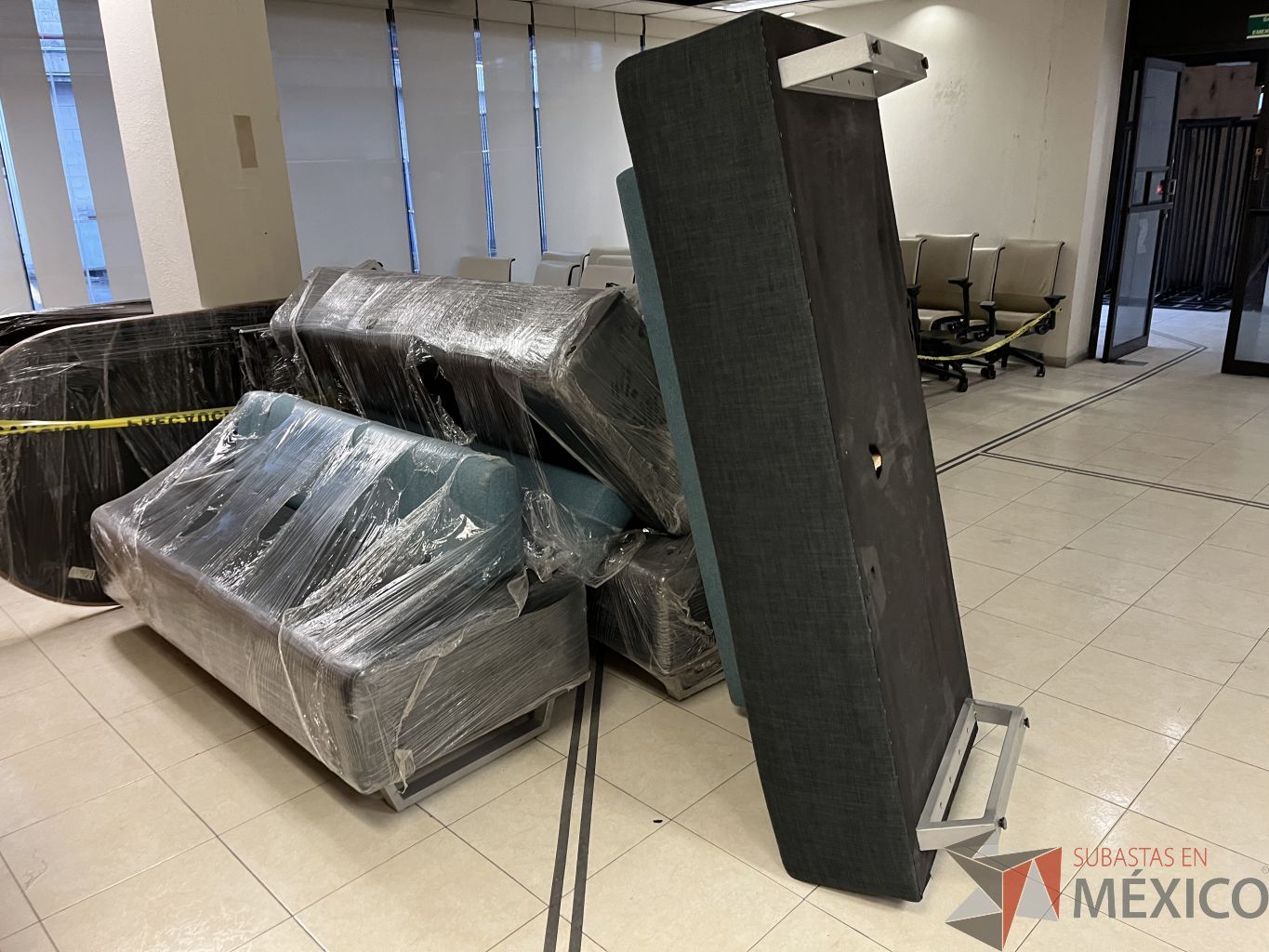 Lote 023 - 5 Sillones de 3 plazas con asiento y respaldo - Imagen 2