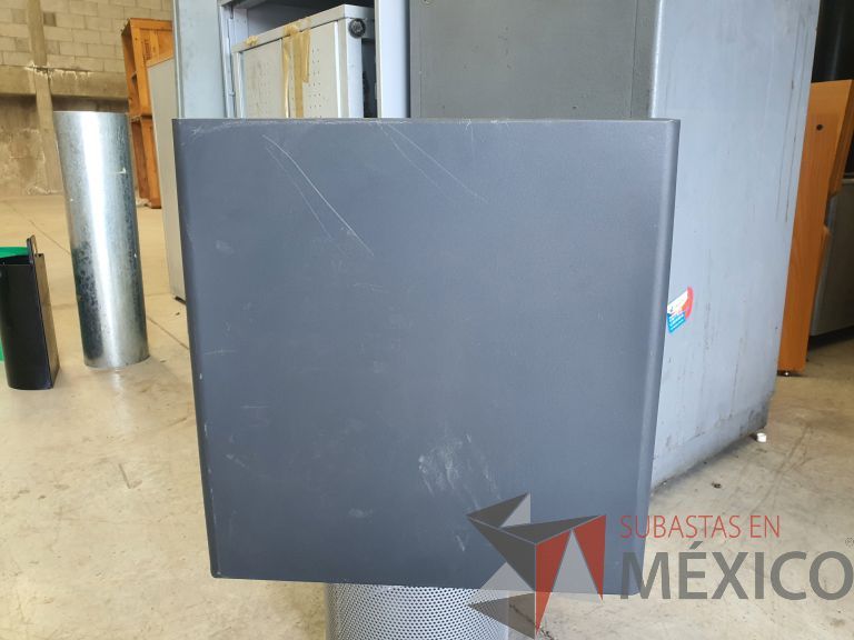 Lote 008 - 3 Gabinetes metálicos con 1 puerta color gris - Imagen 7