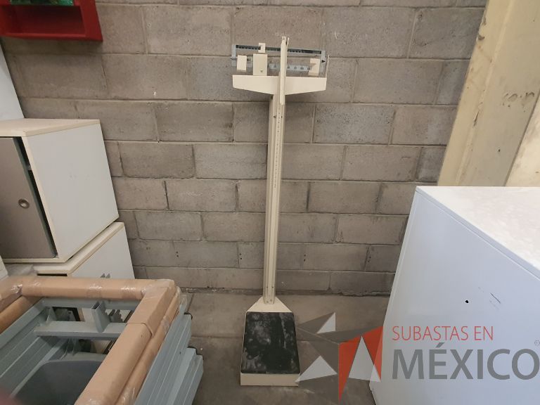 Lote 027 - Bascula mecánica para una persona con estadimetro de 140 kg. Modelo: 420