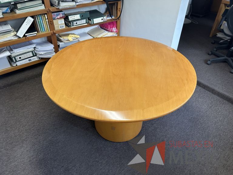 Lote 001 - Mesa para sala de juntas redonda para 6 personas
