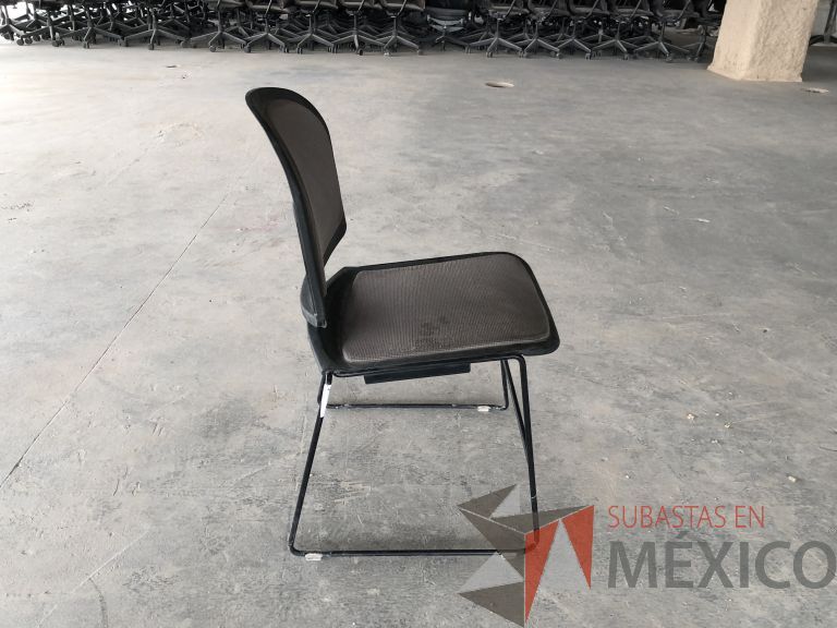 Lote 008 - Silla fija, asiento y respaldo en tela color gris - Imagen 2