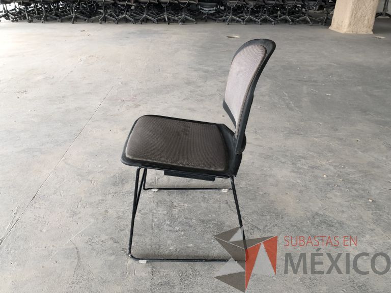 Lote 008 - Silla fija, asiento y respaldo en tela color gris - Imagen 4