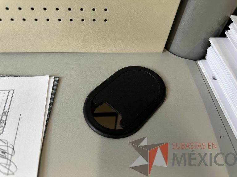 Lote 019 - Estación de trabajo para 2 personas con 2 gavetas con 1 puerta y base para poner CPU - Imagen 15