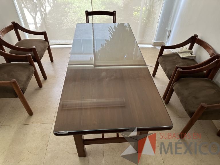 Lote 037 - Mesa de sala de juntas para 6 personas con cubierta de cristal - Imagen 2