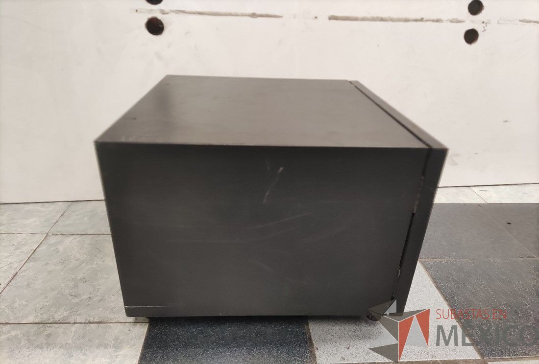 Lote 029 - Gabinete metálico con ruedas y 1 puerta color gris