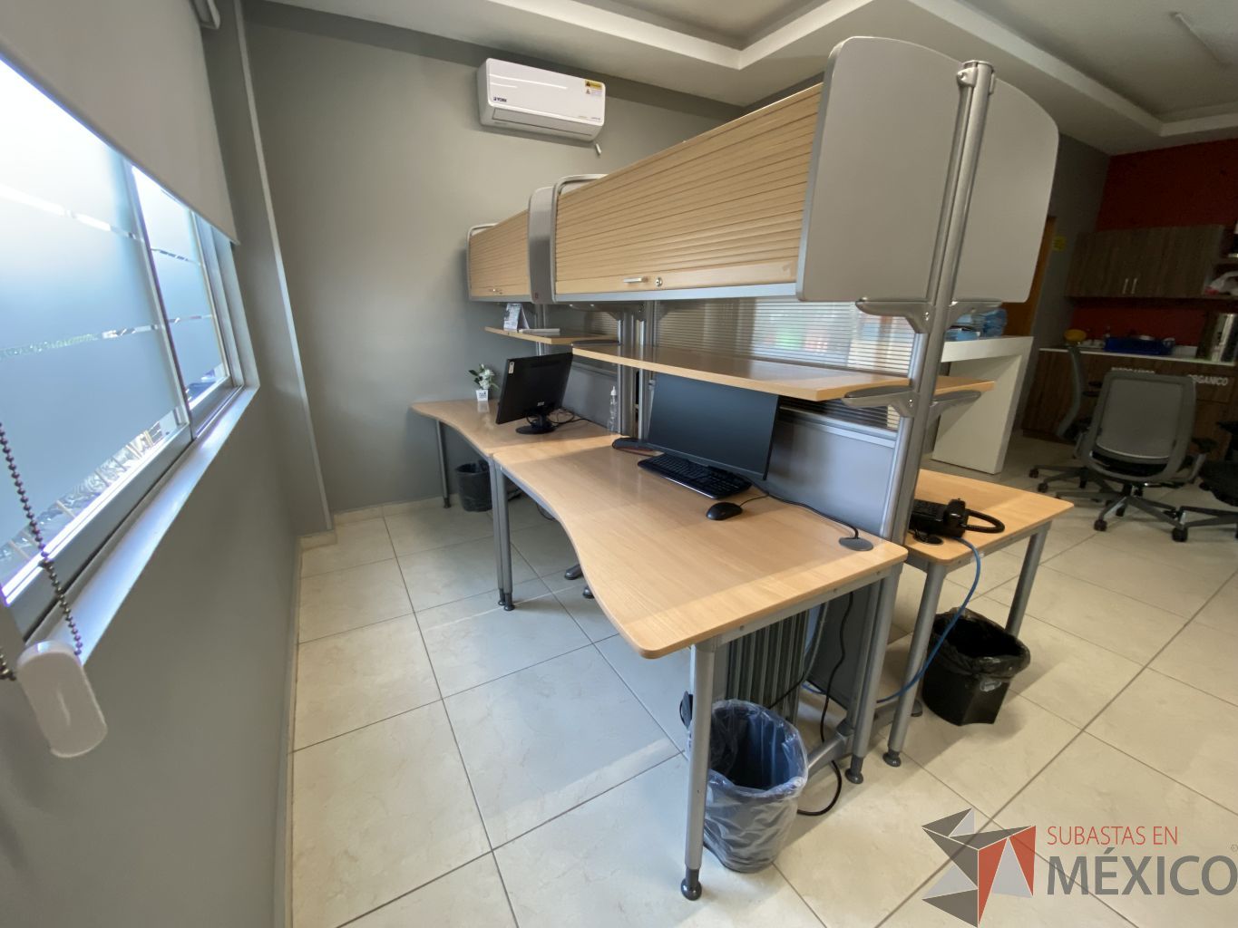 Lote 001 - Estación de trabajo para 4 personas con y entrepaño - Imagen 10