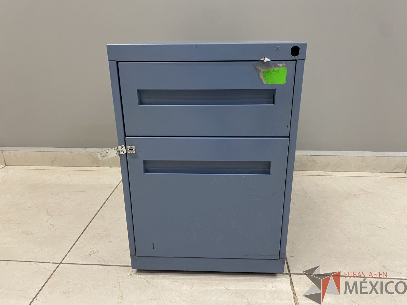 Lote 007 - Archivero de 2 cajones metalico color azul