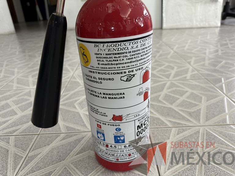 Lote 005 - 13 Extintores de 2.3 kg de Co2 con bote metálico con tapa - Imagen 10