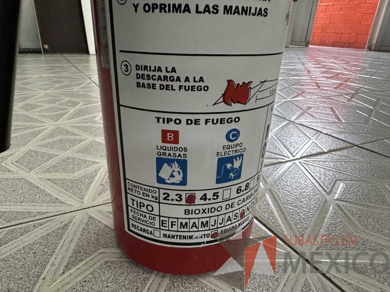 Lote 005 - 13 Extintores de 2.3 kg de Co2 con bote metálico con tapa - Imagen 8