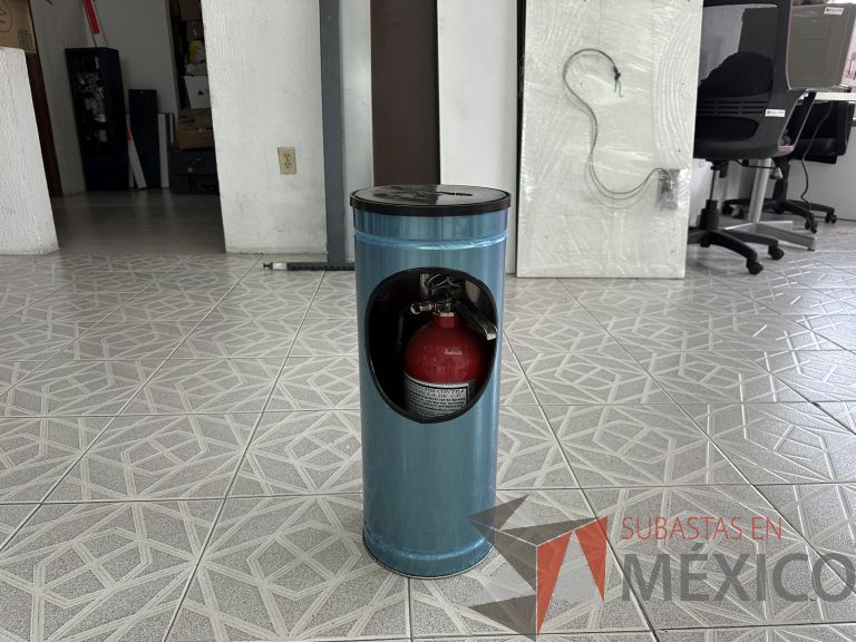 Lote 005 - 13 Extintores de 2.3 kg de Co2 con bote metálico con tapa - Imagen 7