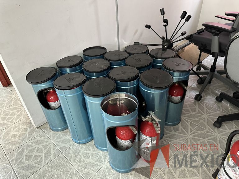 Lote 005 - 13 Extintores de 2.3 kg de Co2 con bote metálico con tapa - Imagen 2