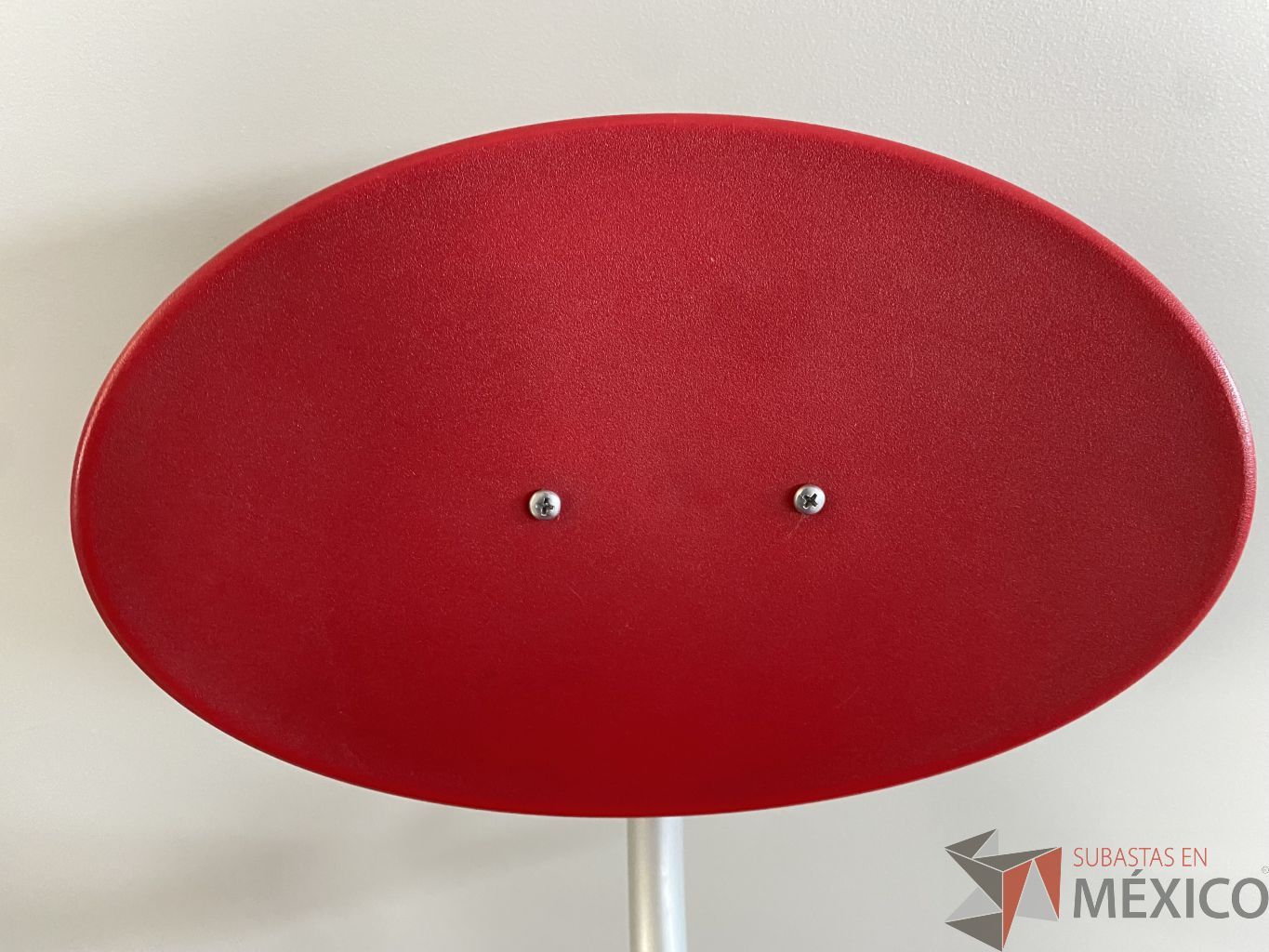 Lote 017 - Silla alta con descansa pies, asiento y resplado en platico color rojo - Imagen 5