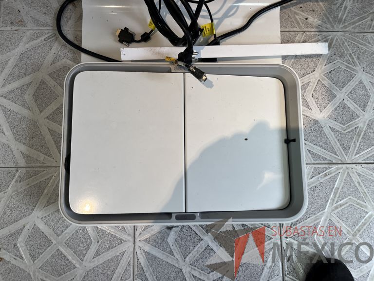 Lote 010 - Accesorio para mesa de trabajo con micrófonos y accesorio para conexiones - Imagen 7