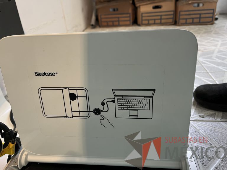 Lote 010 - Accesorio para mesa de trabajo con micrófonos y accesorio para conexiones - Imagen 5